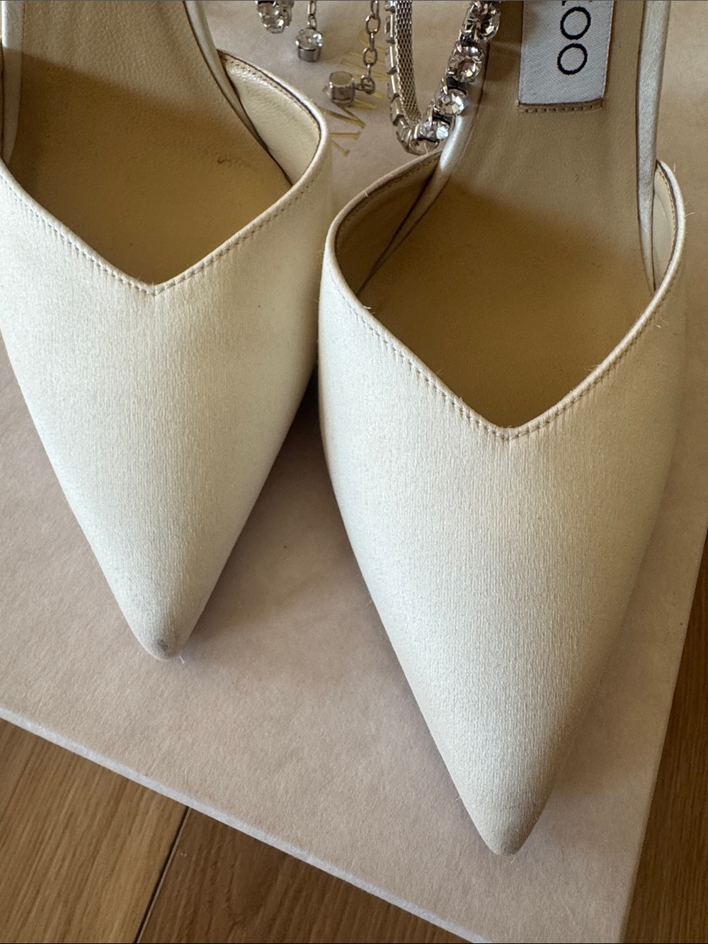 JIMMY CHOO SAEDA 100
Ivory Satin Pumps with Crystal Embellishment (Size EU 37) - Picture 6 of 7